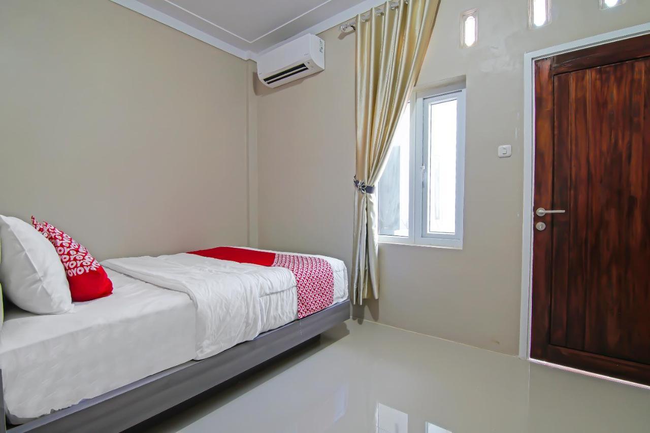 Oyo 91681 Raysa Homestay Pekanbaru Bagian luar foto