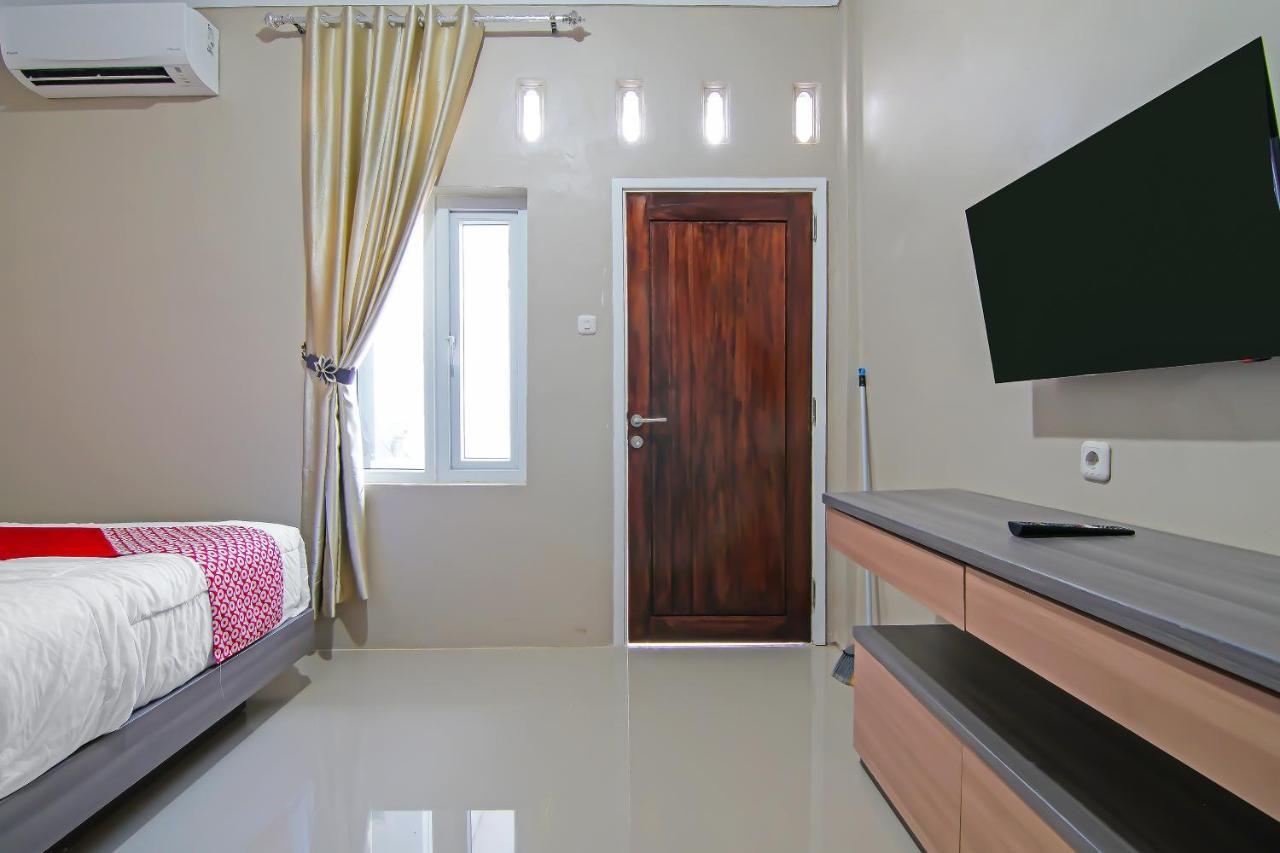 Oyo 91681 Raysa Homestay Pekanbaru Bagian luar foto