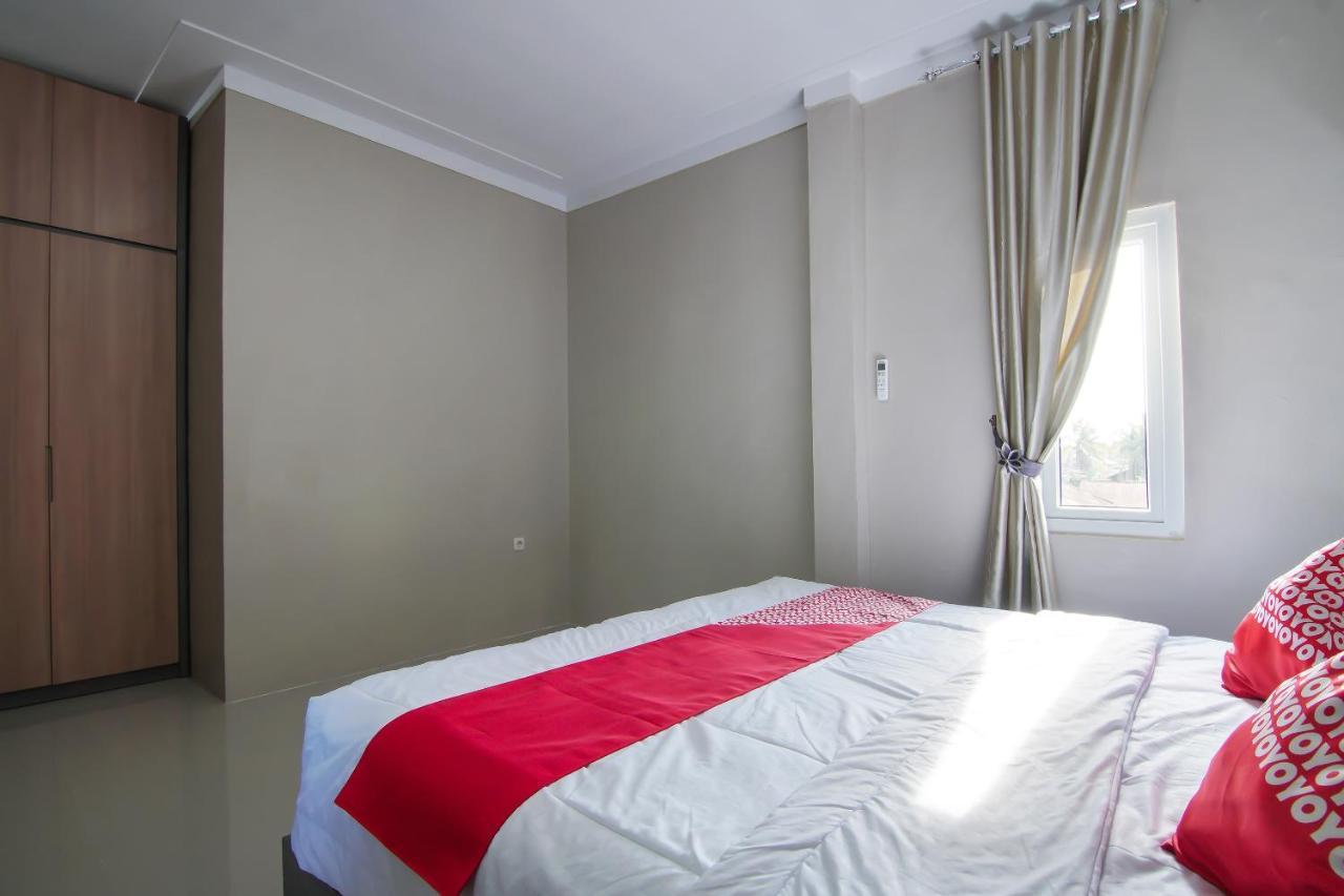 Oyo 91681 Raysa Homestay Pekanbaru Bagian luar foto