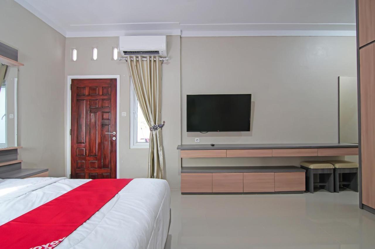 Oyo 91681 Raysa Homestay Pekanbaru Bagian luar foto